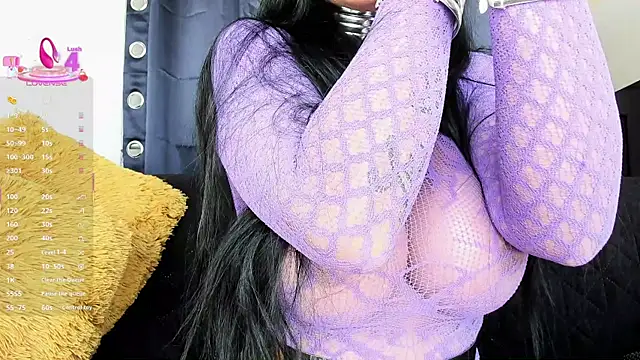 latinbitch online show from November 27, 2025, 6:10 pm