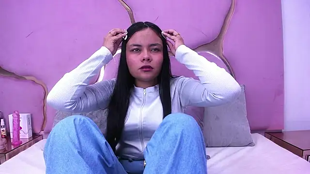 Snapshot of Aisha_Leenss chatting on February 13, 2026, 2:02 pm Aisha Leenss online show from February 13, 2026, 2:02 pm