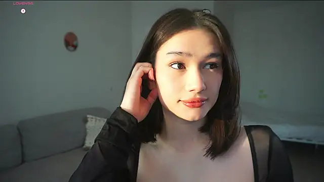 Snapshot of SoftLuna chatting on November 21, 2025, 4:44 am SoftLuna online show from November 21, 2025, 4:44 am