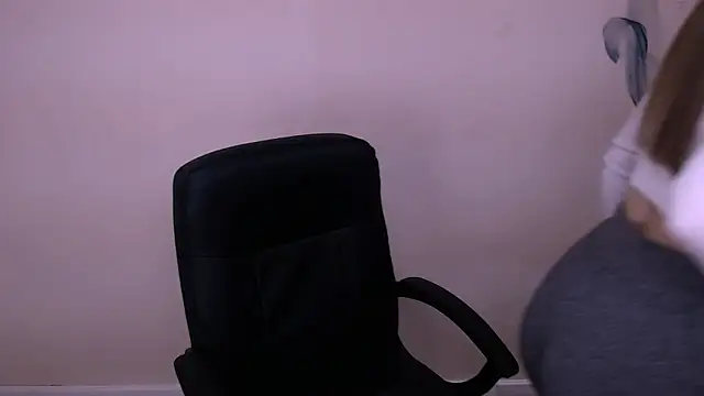 MillaTems  online show from December 16, 2025, 7:46 am