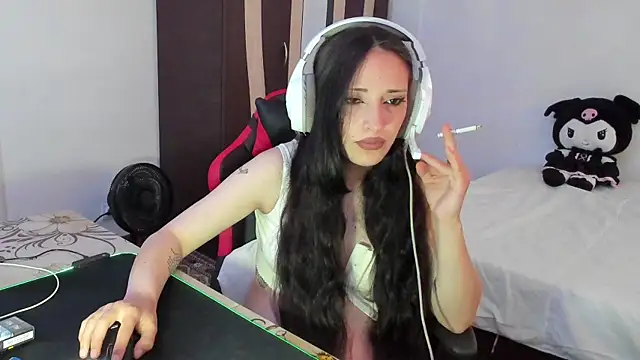 bettyButterfly online show from May 27, 2026, 11:18 am