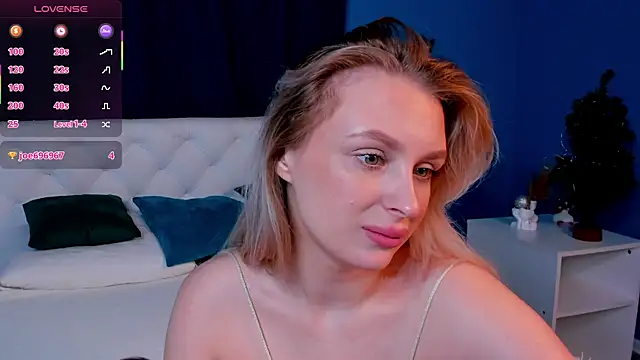 Snapshot of KiraRuiz chatting on February 12, 2026, 1:33 am KiraRuiz online show from February 12, 2026, 1:33 am