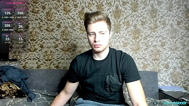 Maxhornyblondieman online show from February 8, 2026, 1:03 pm