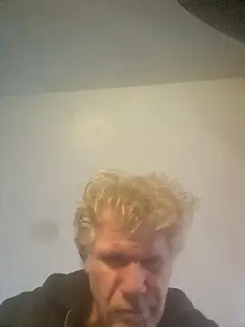 Snapshot of Hardwarelane67 chatting on July 17, 2026, 12:39 am Hardwarelane67 online show from July 17, 2026, 12:39 am