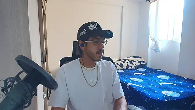 Snapshot of naitt_ chatting on November 25, 2025, 2:17 pm naitt online show from November 25, 2025, 2:17 pm