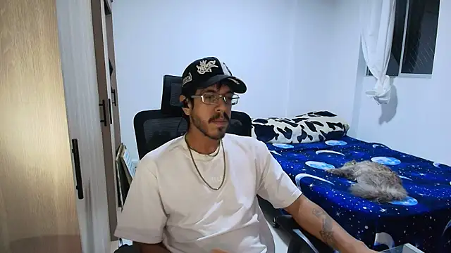 Snapshot of naitt_ chatting on November 26, 2025, 4:24 am naitt online show from November 26, 2025, 4:24 am