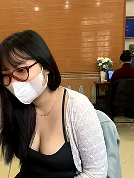 Snapshot of hide_from_colleagues chatting on January 8, 2026, 5:21 am hide from colleagues online show from January 8, 2026, 5:21 am