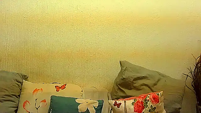 Snapshot of BrunetteNaomi8 chatting on July 6, 2026, 8:33 pm BrunetteNaomi8 online show from July 6, 2026, 8:33 pm