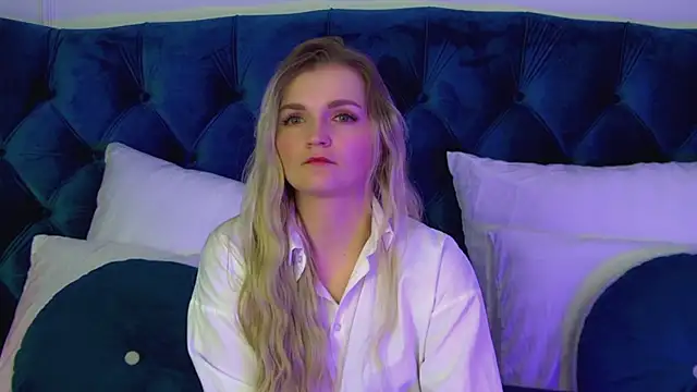 AnnyRaii online show from February 9, 2026, 6:06 am