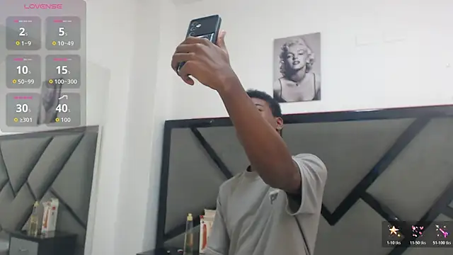 NoahJhonson69 online show from December 4, 2025, 6:49 pm