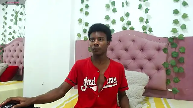 NoahJhonson69 online show from May 21, 2026, 11:39 am
