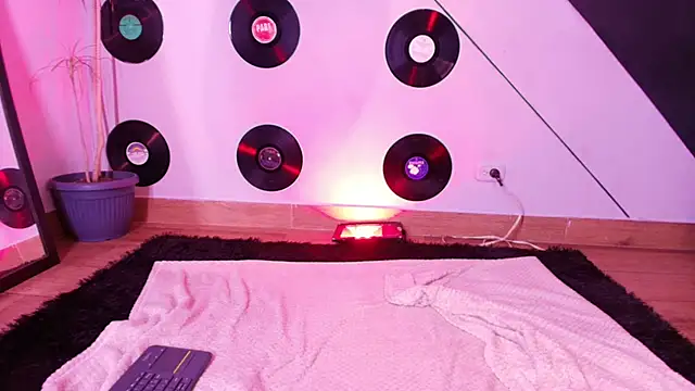 goddess julieta online show from March 11, 2026, 6:47 pm