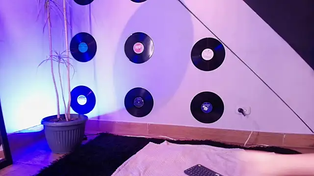 goddess julieta online show from April 15, 2026, 7:32 pm