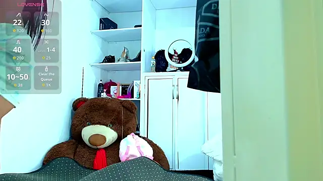 mia fernand online show from November 18, 2025, 10:36 pm