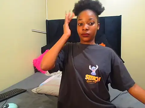 LisaBluexxx1 online show from April 6, 2026, 9:38 pm