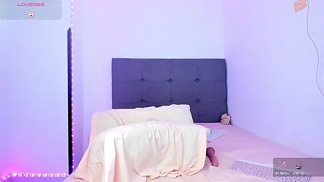 Snapshot of tessa__evans chatting on February 4, 2026, 1:00 am tessa evans online show from February 4, 2026, 1:00 am