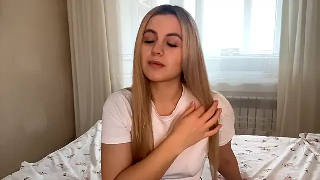 LuciaShadwell online show from November 21, 2025, 4:44 am