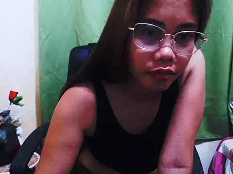 HotAsian Yazzi69 online show from November 26, 2025, 5:47 pm