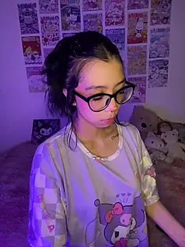 Snapshot of Valen-Foxx1 chatting on December 15, 2025, 5:34 am Valen-Foxx1 online show from December 15, 2025, 5:34 am