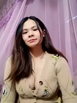 quynhquynh  online show from February 3, 2026, 12:20 am