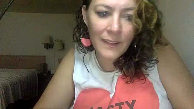 whitecream88 online show from November 30, 2025, 3:27 pm