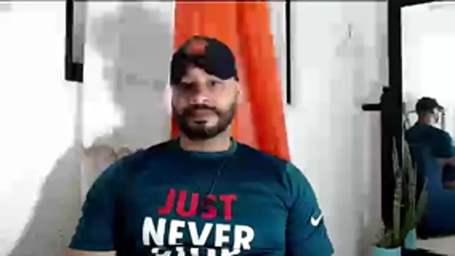 Snapshot of musclehetero chatting on June 12, 2026, 1:37 am musclehetero online show from June 12, 2026, 1:37 am