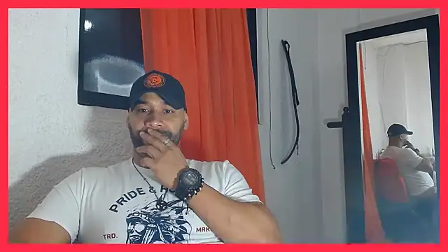Snapshot of musclehetero chatting on June 21, 2026, 3:42 am musclehetero online show from June 21, 2026, 3:42 am