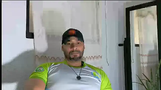 Snapshot of musclehetero chatting on July 17, 2026, 2:13 pm musclehetero online show from July 17, 2026, 2:13 pm