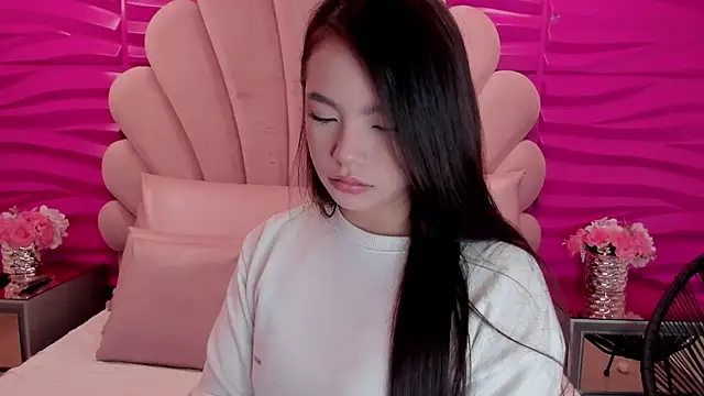 NatallieBlaze online show from November 26, 2025, 12:50 pm