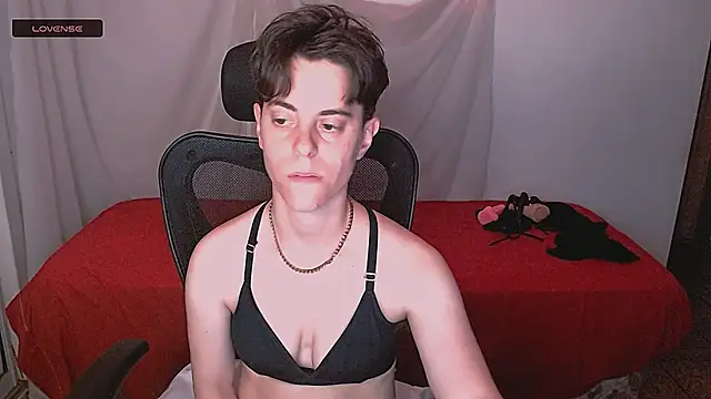 Snapshot of yuyitohairy chatting on December 2, 2025, 4:07 am yuyitohairy online show from December 2, 2025, 4:07 am