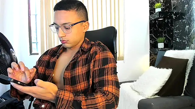 thomas scot1 online show from November 21, 2025, 1:21 pm