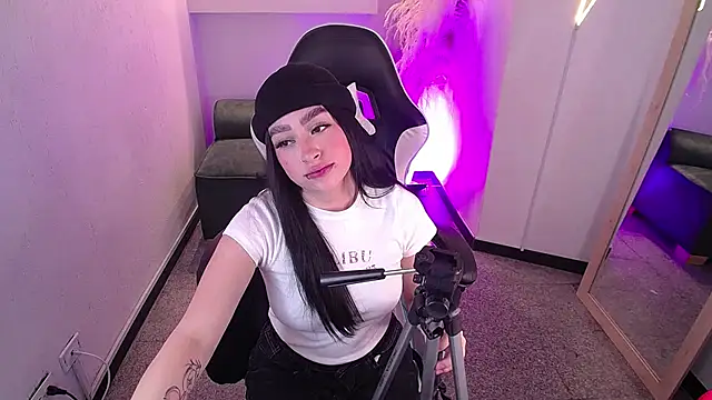 vallolett online show from February 5, 2026, 8:46 pm