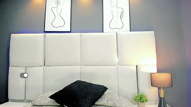 RenataAcosta online show from November 28, 2025, 8:55 pm