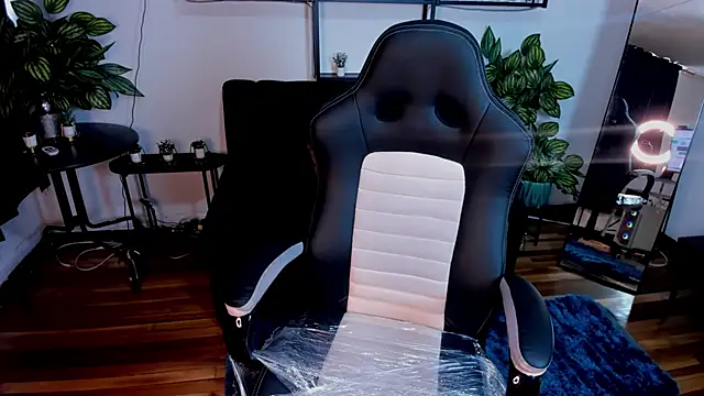 Snapshot of gummo_ chatting on February 9, 2026, 8:13 pm gummo online show from February 9, 2026, 8:13 pm