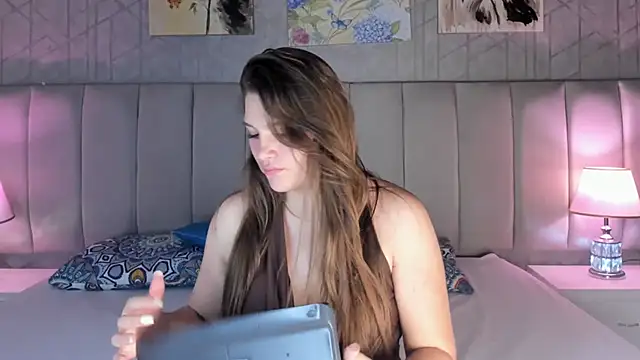 LiiaVelvet online show from April 19, 2026, 6:43 pm