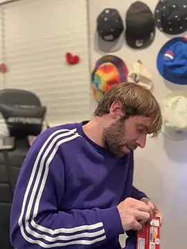 strippingmale1 online show from November 26, 2025, 2:01 am