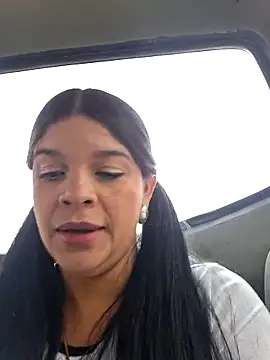 Layla-daring online show from November 28, 2025, 6:43 pm