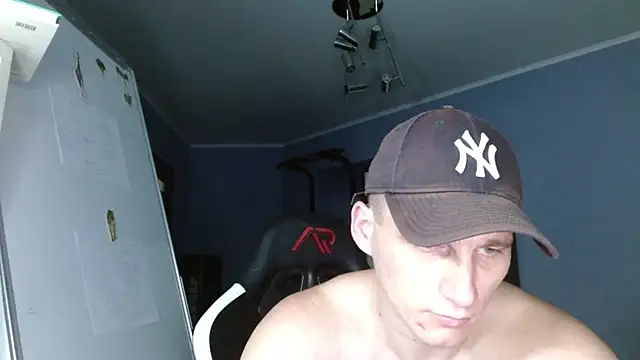 Poliglotjoe1 online show from November 24, 2025, 1:33 pm