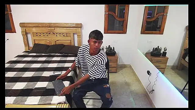 Snapshot of black_boy22_ chatting on November 23, 2025, 2:44 am black boy22 online show from November 23, 2025, 2:44 am