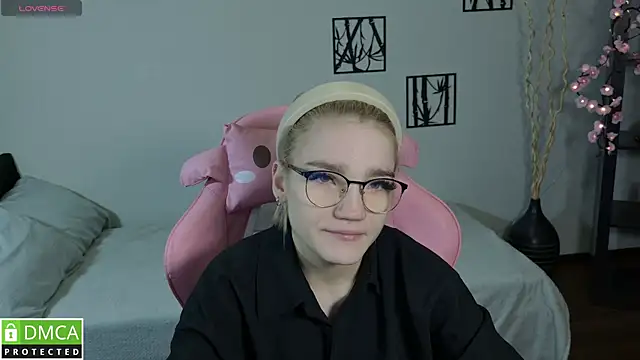 Megan Lora online show from January 8, 2026, 12:46 am