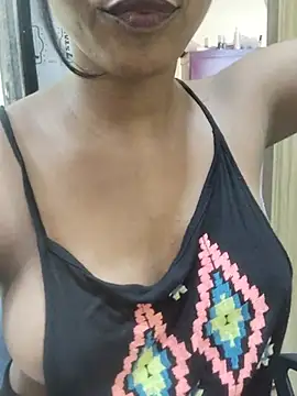 Simran 0011 online show from May 26, 2026, 11:06 am