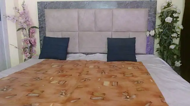 Snapshot of Husan-e-Jasmine chatting on April 16, 2026, 5:25 pm Husan-e-Jasmine online show from April 16, 2026, 5:25 pm