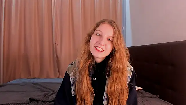 Snapshot of HazeLuneth chatting on February 18, 2026, 6:31 am HazeLuneth online show from February 18, 2026, 6:31 am