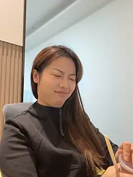 Snapshot of GYYoo chatting on November 27, 2025, 5:31 am GYYoo online show from November 27, 2025, 5:31 am