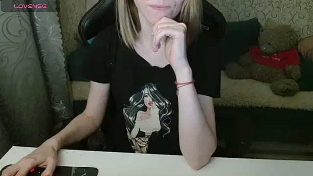   Katherine    online show from November 20, 2025, 9:03 pm