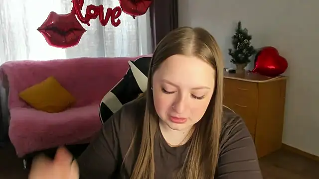 GirlPlayer online show from April 3, 2026, 9:51 am