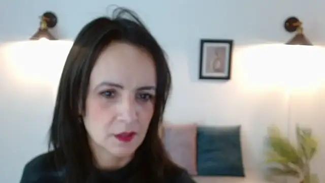 Juliana  lx online show from April 7, 2026, 1:44 pm