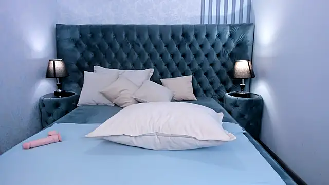 MonicaSway online show from November 26, 2025, 3:57 pm