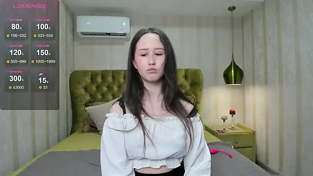 MonicaSway online show from November 28, 2025, 3:25 pm