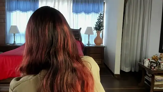 Charlotte-Willson online show from December 21, 2025, 9:33 pm